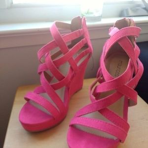 Sandals almost new to amall for me